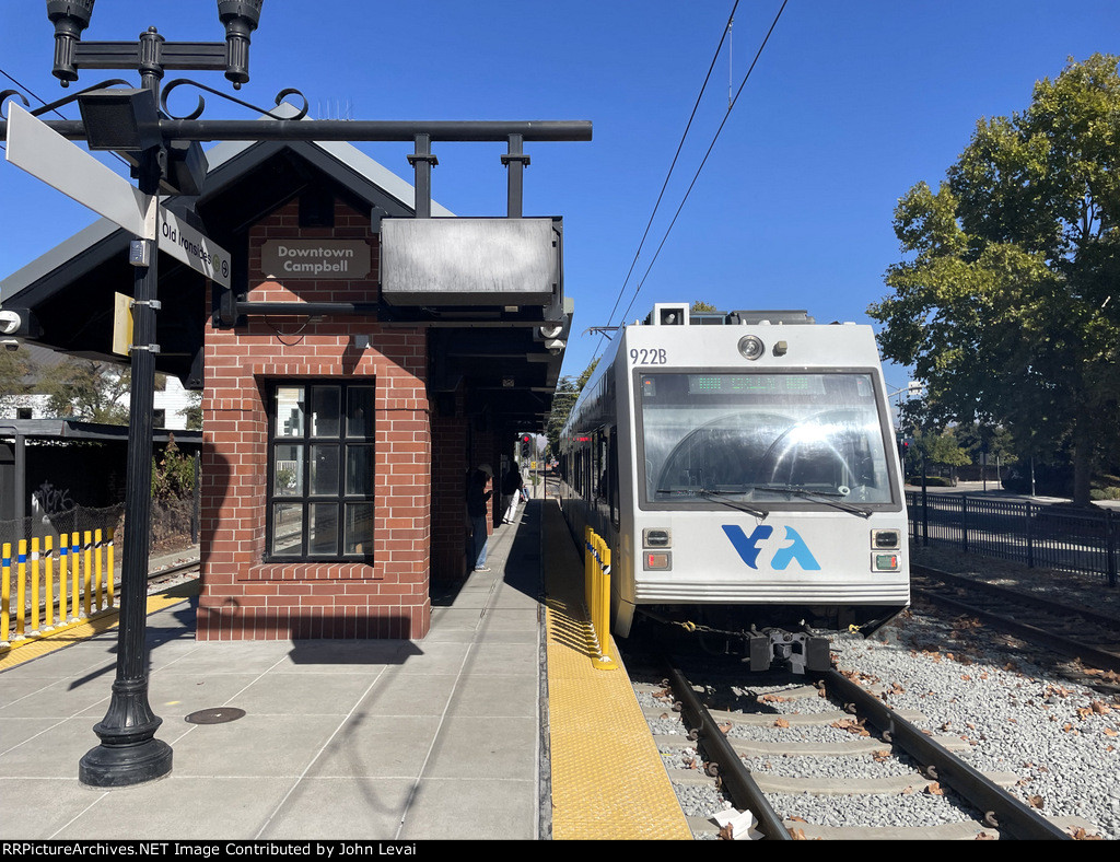 VTA LR Train at Downtown Campbell Station